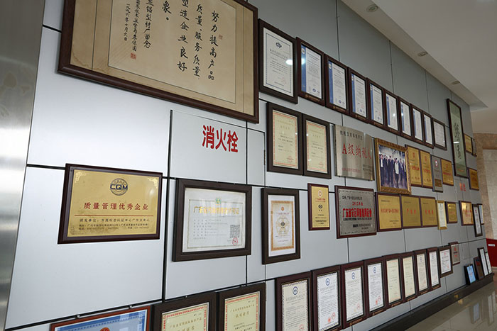 鋁型材定制開(kāi)模中亞鋁型材廠家辦公樓-證書(shū)墻